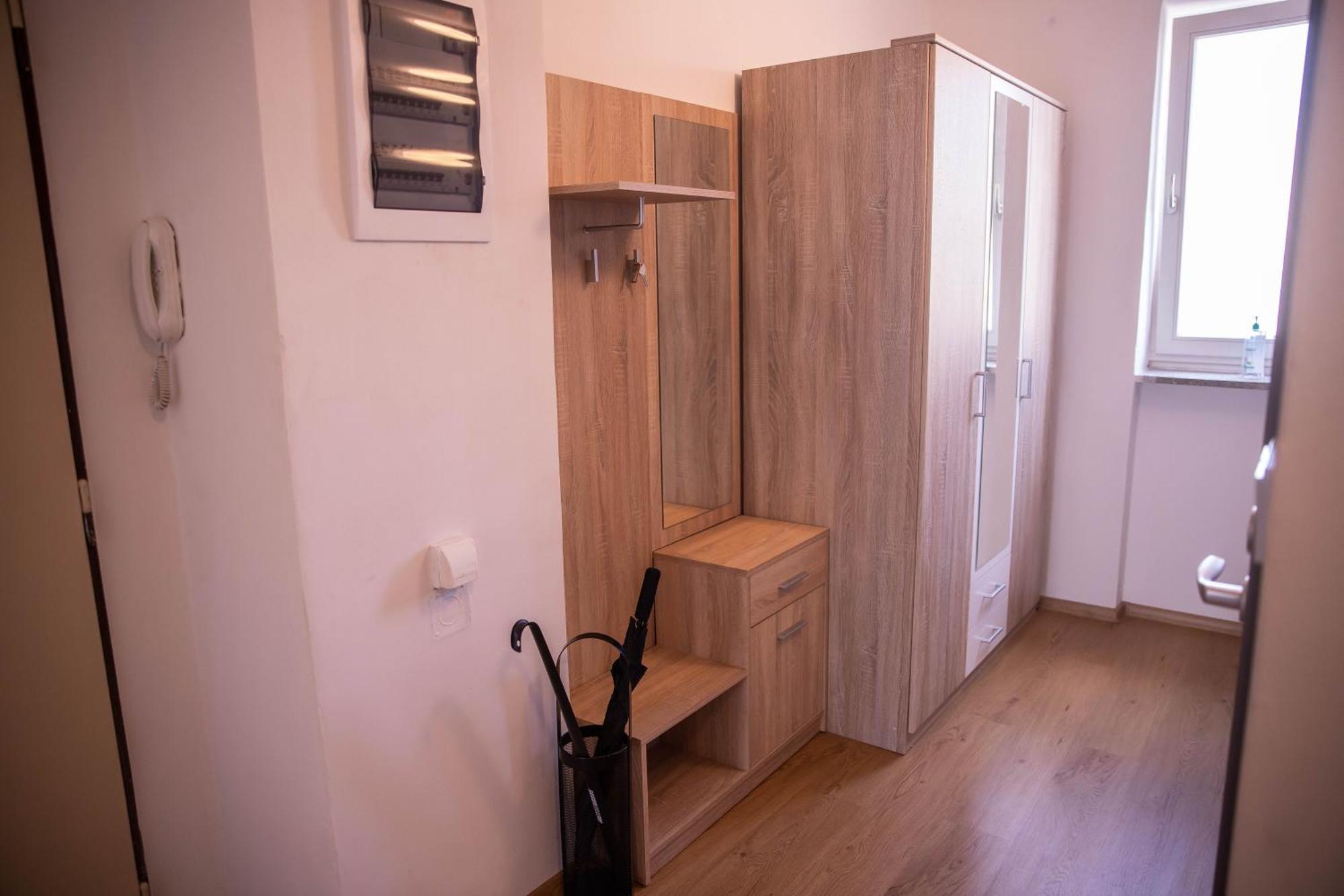 Prostorny Byt V Centru U Reky, 2 Loznice, Balkon Hradec Kralove Exterior photo
